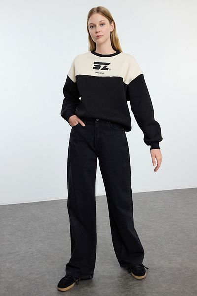 Trendyol Collection Black Knitted SWeatshirt with Thick Fleece Inside - Wide Fit TWOAW25sw00022