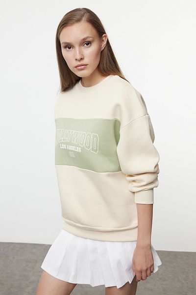 Trendyol Collection Светъл суичър от полар с отпечатан лозунг в цвят на камък - TWOAW25sw00138