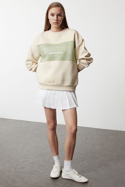 Trendyol Collection Светъл суичър от полар с отпечатан лозунг в цвят на камък - TWOAW25sw00138