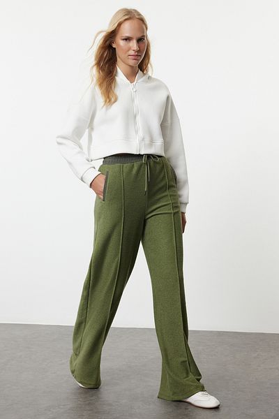 Trendyol Collection Khakifarbene Jogginghose mit geradem Schnitt - ParachutE Garni DEtail, TWOAW24EA00022