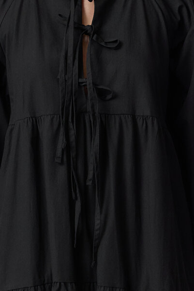 Trendyol Collection Άνετο Μαύρο Φόρεμα Μίντι Φιόγκο - Twoaw25el00329