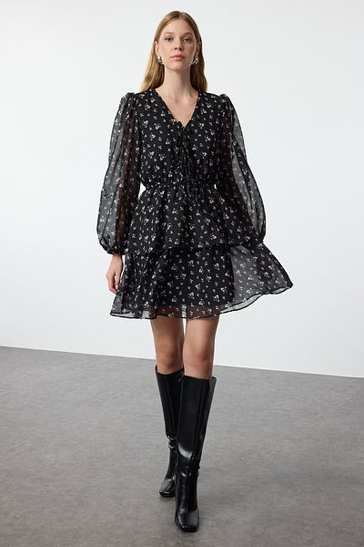 Trendyol Collection Černý puntíkovaný květinový potisk Skater Šifon Tkané šaty Twoaw25El00275