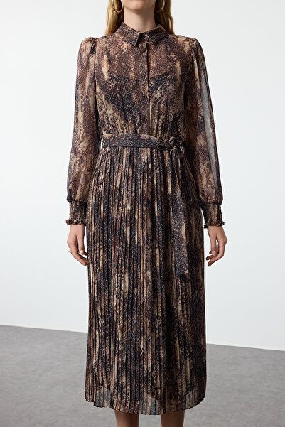 Trendyol Collection Χειμερινό Maxi Φόρεμα - Καφέ, Animal Print, Πλισέ και Φόδρα TWOAW25EL00156