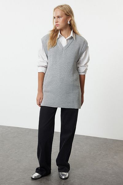 Trendyol Collection Šedý pletený svetr s výstřihem do V - TWOAW25SV00018