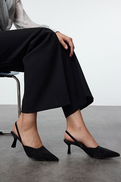 TRENDYOL SHOES Dámské večerní šaty s černým leopardím listem Boty na tenkém podpatku Takaw25To00011