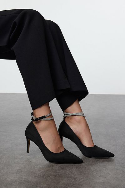 TRENDYOL SHOES Schwarze Damen-Abendschuhe mit schwarzem Knöchelsteinband und klassischem, dünnem Absatz 
 TAKAW25TO00026
