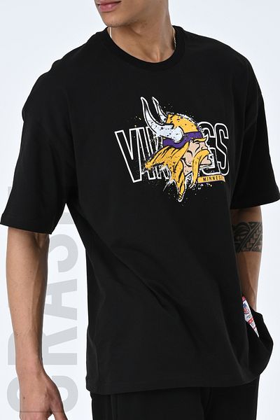 AMAZING CRASH Μαύρο μπλουζάκι Unisex με στάμπα με λαιμόκοψη Oversize