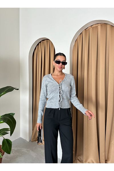 Laluvia Graue Strickjacke mit drei Krawatten-4414