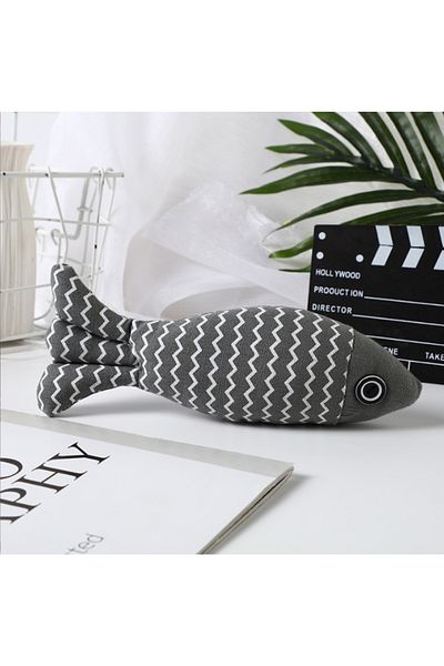 RAIKOU Stylish Design Cat Toy - Mint and Fish Toy Cloth