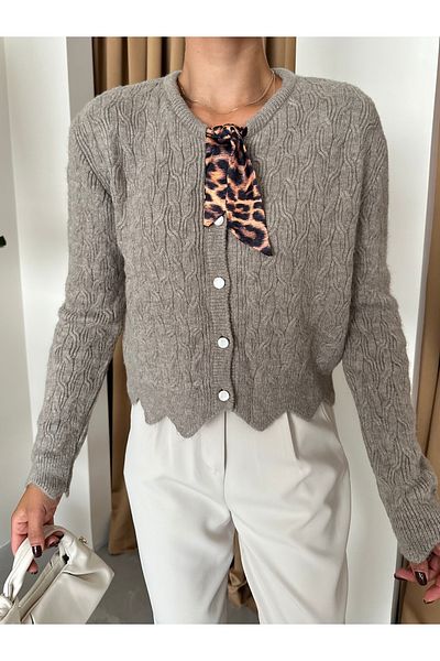 Laluvia Einfarbige Strickjacke mit hellem Nerzschal 241026