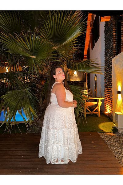 Kendinisevbutik Rochie de marime mare cu volan alb Curve