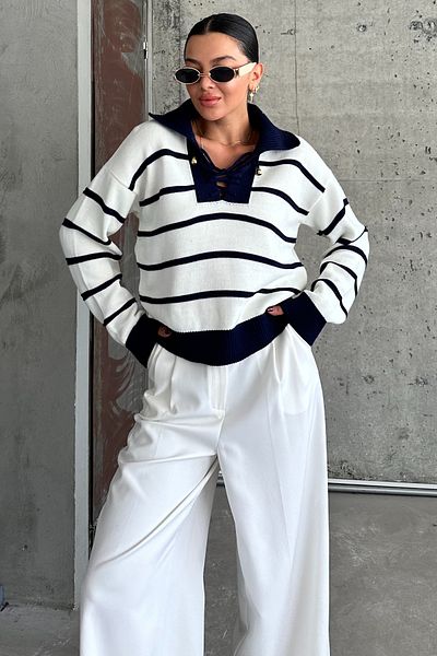 MODAGEN Ecrufarbener, gestreifter Strickpullover mit V-Ausschnitt und Bindeband für Damen