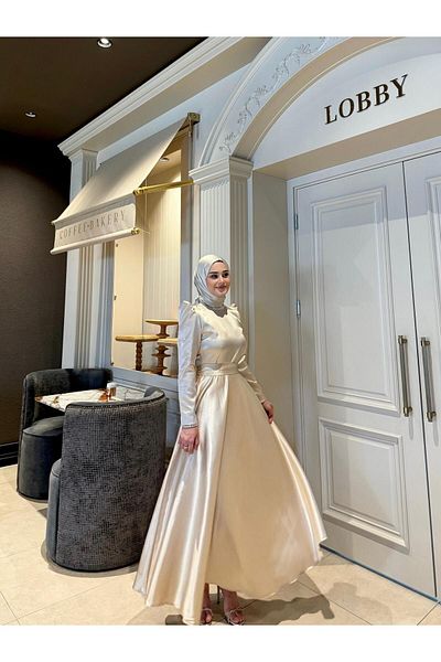 By Atelier Μπεζ βραδινό φόρεμα Sarah Hijab