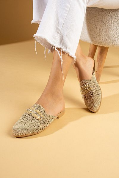 topukludünyası Women's Closed Front Lace and Straw Colored Stone Slippers
