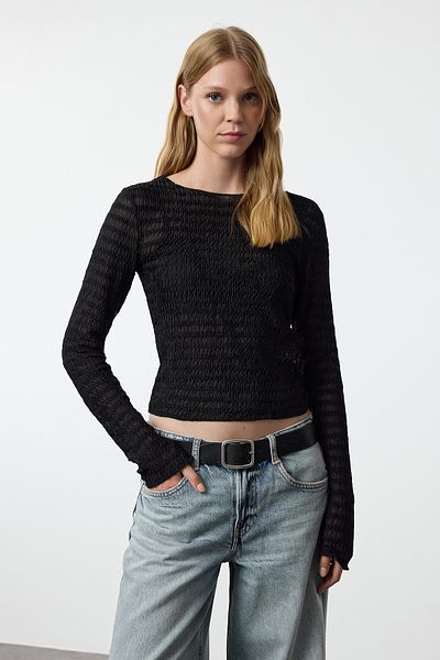 Trendyol Collection Ευέλικτη πλεκτή μαύρη μπλούζα - Εφαρμόζεται με λεπτομέρεια από τούλι TWOAW25BZ00207