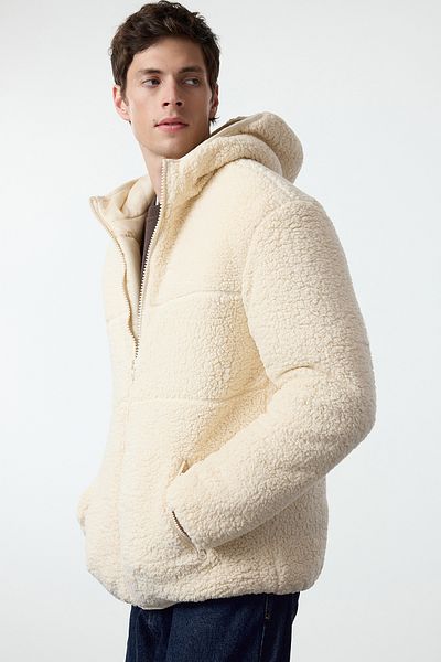 Trendyol Collection Ecru zimní kabát s kapucí Wellsoft Plush - TMNAW25MO00004