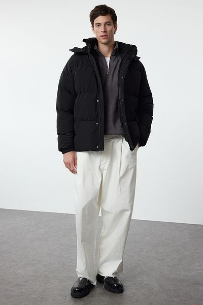 Trendyol Collection Schwarze Pufferjacke für Herren – Übergröße, Kapuze, Winter-Taslan TMNAW25MO00005