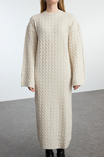 Trendyol Modest Béžové úpletové šaty – vlasy spletené, TCTAW25EB00035