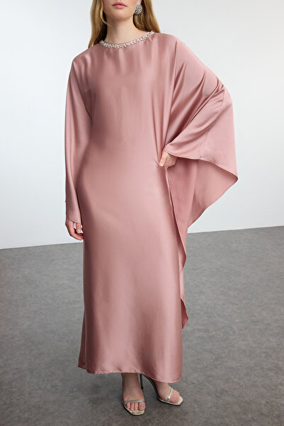 Trendyol Modest Βραδινό φόρεμα από σατέν υφαντό με αξεσουάρ από πέτρα από αποξηραμένο τριαντάφυλλο TCTAW25DB00007