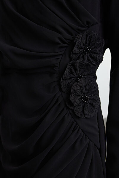 Trendyol Modest Šifonové černé květinové večerní šaty - Tctss24Db00064
