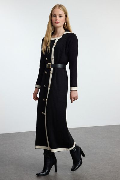 Trendyol Modest Šaty s černým páskem na knoflíky Tctaw25Eb00066