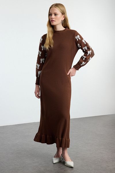 Trendyol Modest Πλεκτό φόρεμα με μοτίβο καφέ κορδέλας TCTAW25EB00065