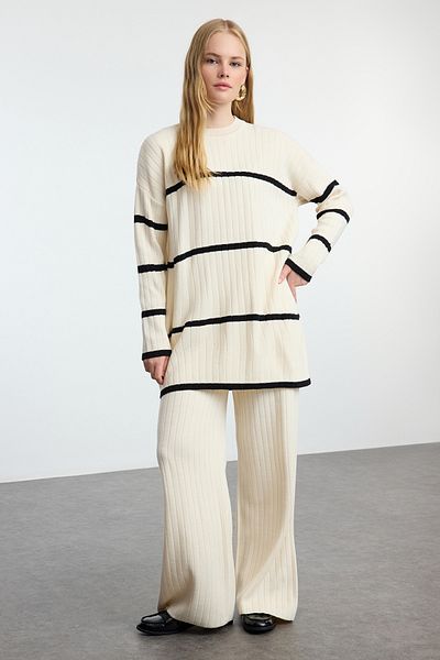 Trendyol Modest Κρεμ ριγέ σετ πλεκτών με κορδόνι - Κάτω & επάνω TCTAW25US00094