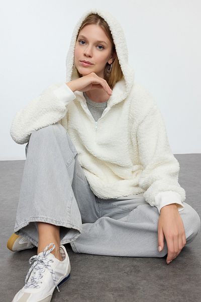 Trendyol Collection Oversize plyšová pletená mikina – s kapucí, na zip, Ecru TWOAW25sw00096