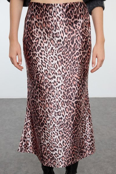Trendyol Collection Hnědá leopardí saténová maxi pletená sukně Twoss24Et00119