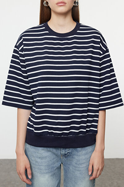 Trendyol Collection Sötétkék csíkos, széles szabású pulóver - TWOAW25sw00187