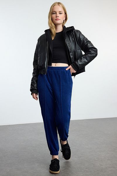 Trendyol Collection Námořnická modrá Velvet Loose Jogger Pletené tepláky Kalhoty TWOAW21EA0201