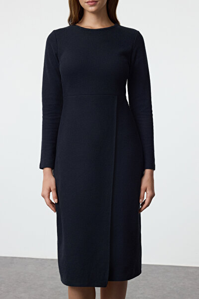 Trendyol Collection Tmavě modré midi pletené šaty s pružnou látkou - Thessaloniki Kuvaze zapínání, přiléhavé na tělo TWOAW25EL00406