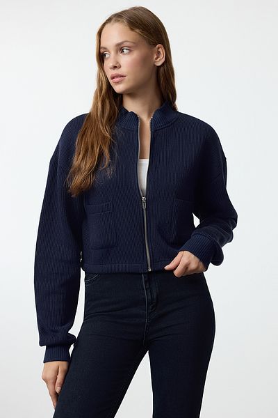 Trendyol Collection Тъмносиня яка с цип - късо яке с джоб и детайли Twoaw25ce00011