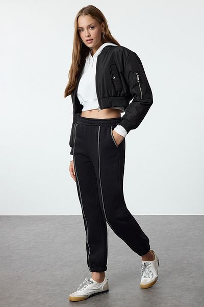 Trendyol Collection Μαύρο Πλεκτό Φλις Παντελόνι Φούτερ με ίσια ραφή με αντίθεση TWOAW25EA00016