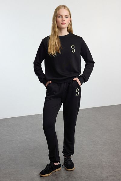 Trendyol Collection Czarny haftowany komplet dresowy Jogger - gruby podstawowy TWOAW23EM00069