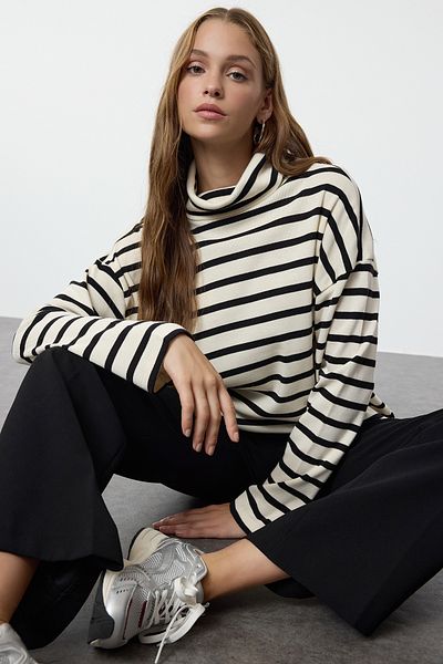 Trendyol Collection Πλεκτή μπλούζα εκρού με ζιβάγκο Oversize - TWOAW25BZ00201