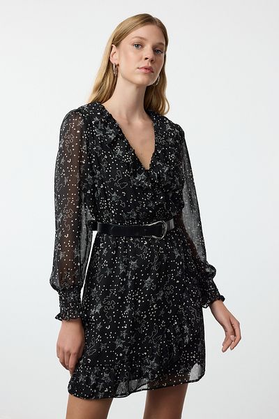 Trendyol Collection Μίνι φόρεμα με γεωμετρική στάμπα μαύρο σιφόν - βολάν, σε γραμμή Α Twoaw25el00353