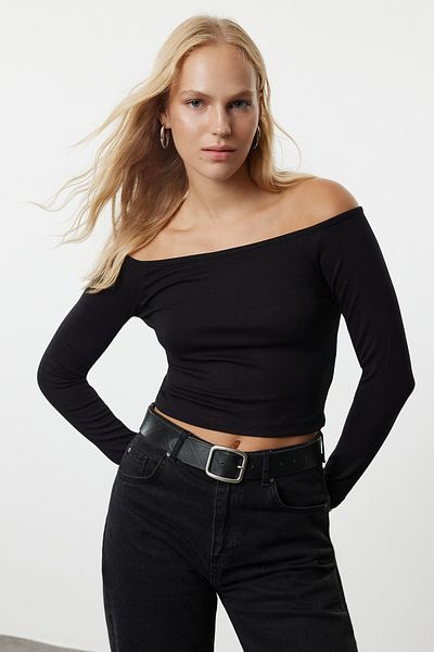 Trendyol Collection Elastyczna bluzka CarmenCollar w kolorze czarnym, dopasowana, dzianinowa - Twoaw24bz00316