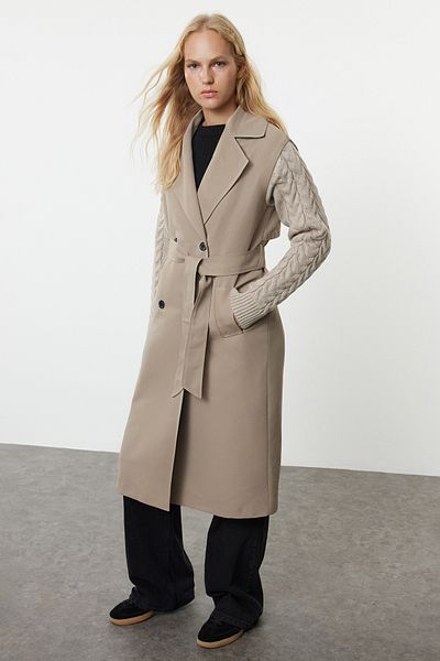 Trendyol Collection Κανονική μπεζ μακριά καμπαρντίνα - Πλεκτά μανίκια με λεπτομέρειες TWOAW25TR00009