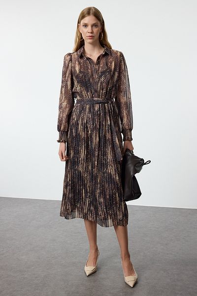 Trendyol Collection Zimní maxi šaty – hnědé, zvířecí potisk, záhyb a podšívka Twoaw25El00156