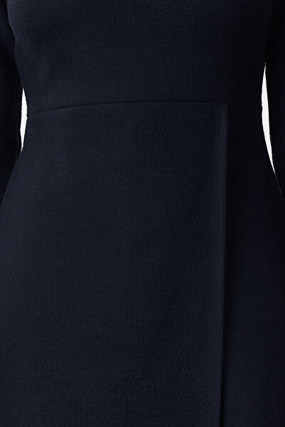 Trendyol Collection Tmavě modré midi pletené šaty s pružnou látkou - Thessaloniki Kuvaze zapínání, přiléhavé na tělo TWOAW25EL00406