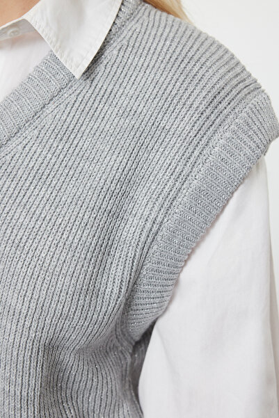 Trendyol Collection Gray V-Neck Knitwear Sweater - TWOAW25SV00018