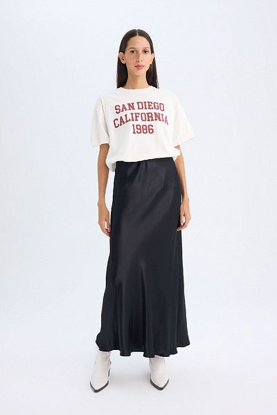 DeFacto Langer/Maxi-Satinrock in A-Linie mit normaler Taille D6930axns
