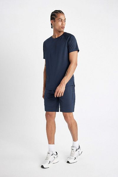 DeFacto Slim-Fit-Sportshorts mit schmaler Passform – kurzes Bein B4737ax24au