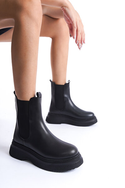 Shoesers حذاء تشيلسي نسائي أسود بنعل سميك ومطاط مزدوج أنيق ومريح