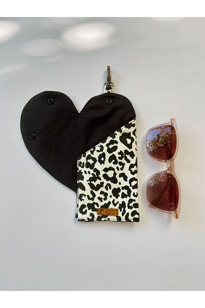 İsella Black and White Canvas Leopard Heart Glasses Case