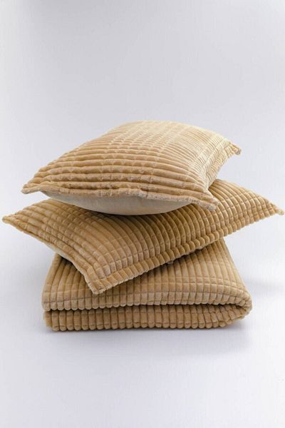 Bella Home Modern Line Blanket Set