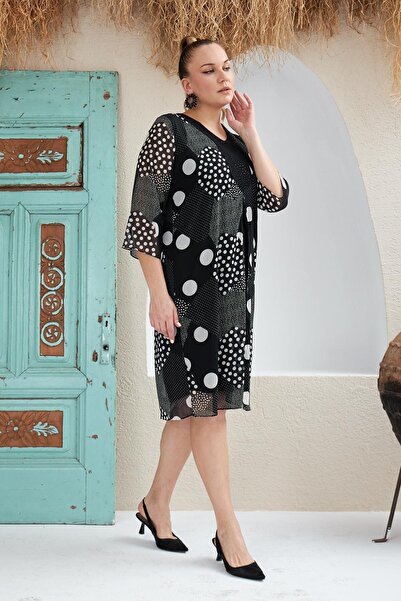 Genel Markalar Yaka Taş Detaylı Puan Desenli Büyük Beden Siyah Elbise