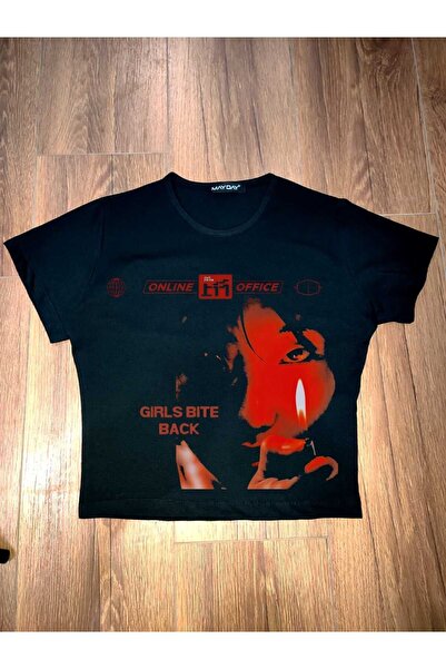 MAYDAY CULTURE Tricou pentru bebeluși cu guler rotund cu imprimeu suprapus pe...