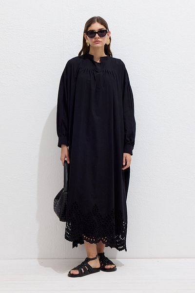 Manuka Schwarzes, besticktes Kleid